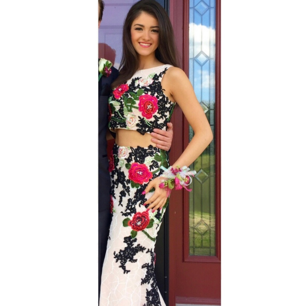 Prom Dress - Picture 3 of 7